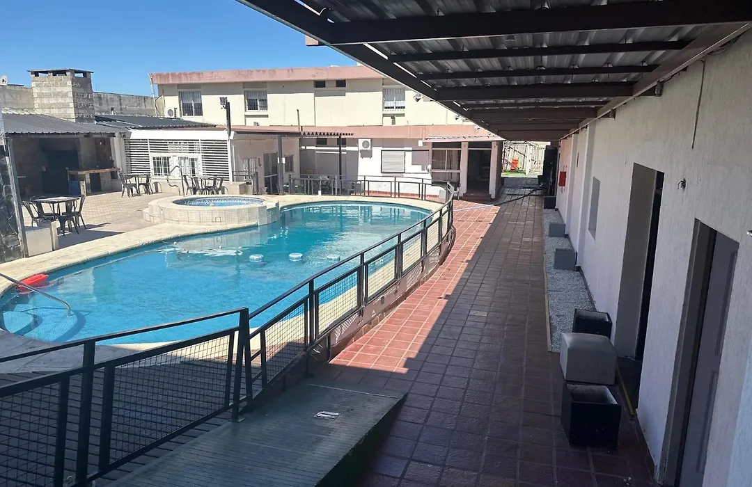 Hotel en villa carlos paz centrico con desayuno y pileta Nuevo Enzo-1