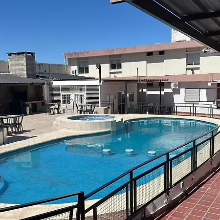 Hotel en villa carlos paz centrico con desayuno y pileta Nuevo Enzo-3